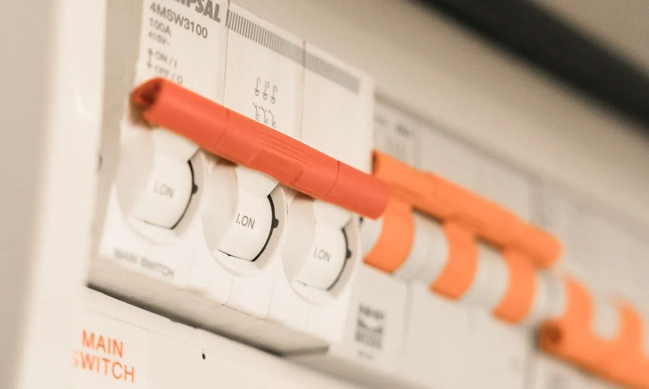 circuit breaker closup